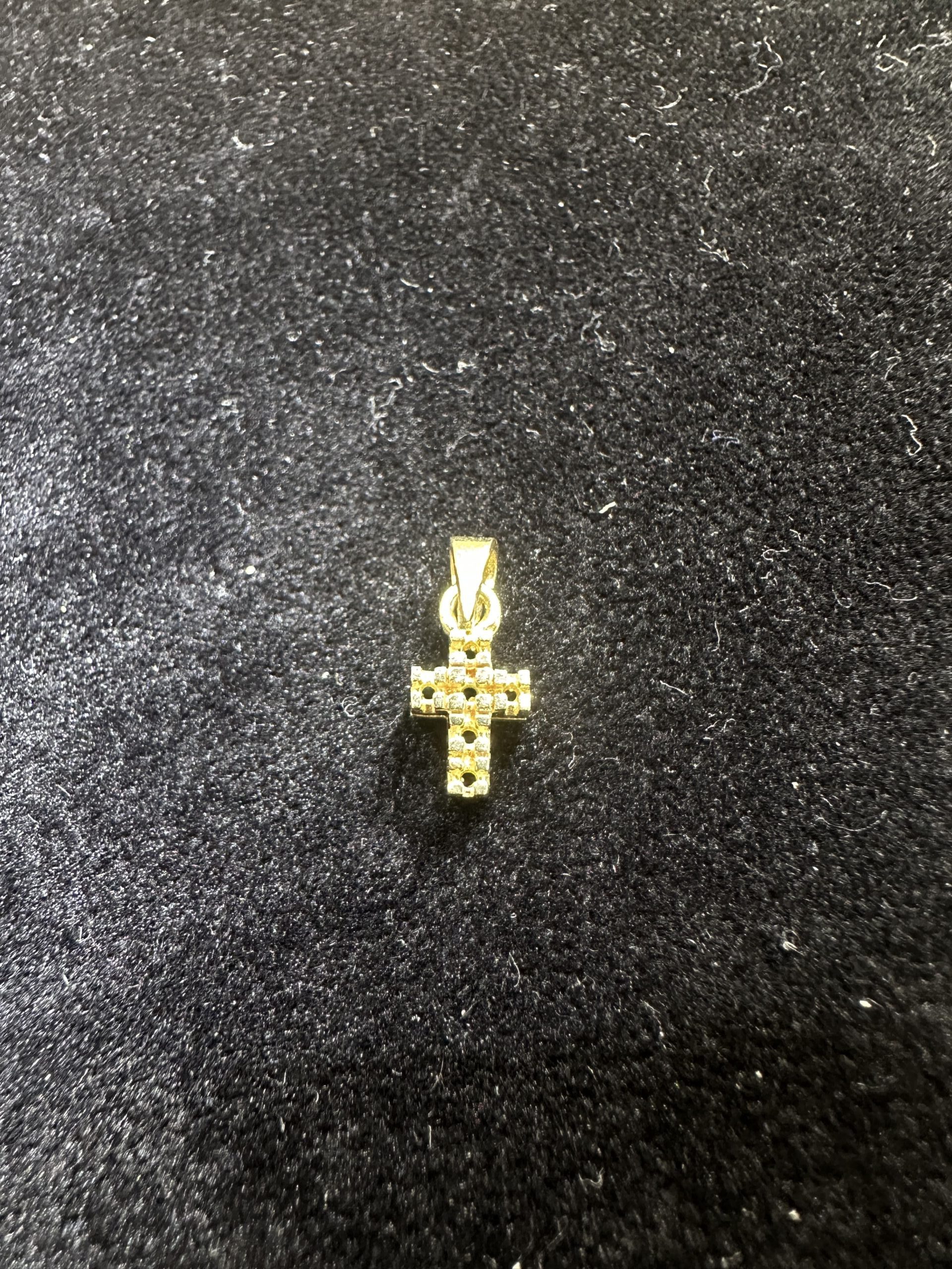 Ciondolo Croce 6 Pietre ct. 0,01